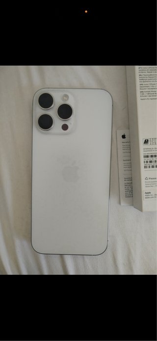 iPhone 16 Pro Max y AirPods Pro 3