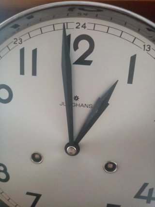 Reloj de pared Junghans