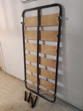 Somier con patas metálicas