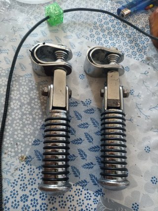 Posapiés Custom Moto