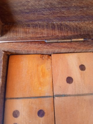 Juego de Dominó de Madera con Caja