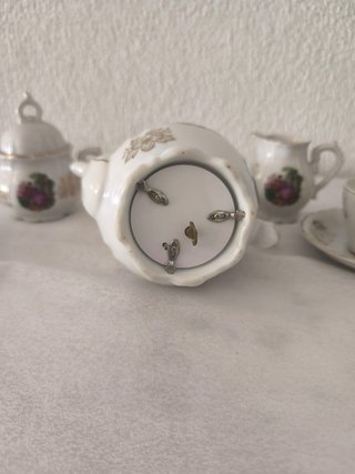 Tetera y tazas de porcelana musical.