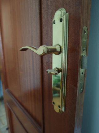 Puerta Sapelly Baño con Marcos.