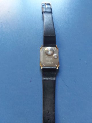 Reloj Timex Q Vintage Elegante Negro/Dorado