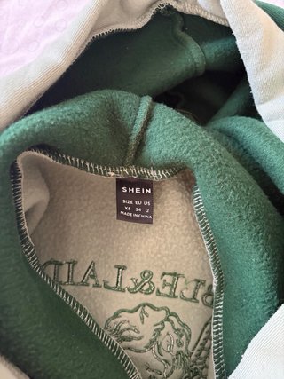 Sudadera verde con capucha