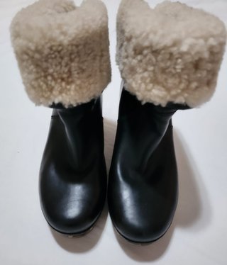 Botines UGG negros con forro de borrego