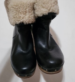 Botines UGG negros con forro de borrego