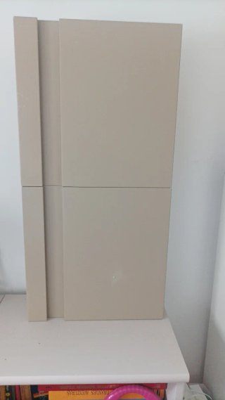 Armarios de madera color beige