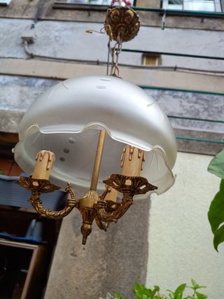 Lámpara de bronce y cristal decorado