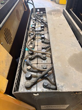 Carretilla retráctil 8,8m 1400kg
