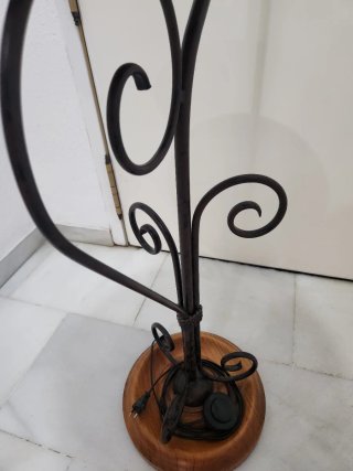 Lámpara de pie madera y metal