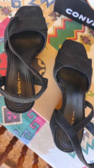 Zapatos de tacón negros con plataforma