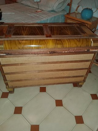 Baúl antiguo madera y metal