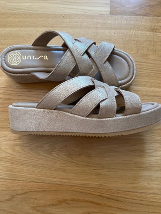 Sandalias Unisa Doradas Talla 42 Nuevas