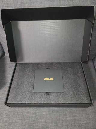 Scheda Video ASUS Dual RTX 5070 OC 12GB