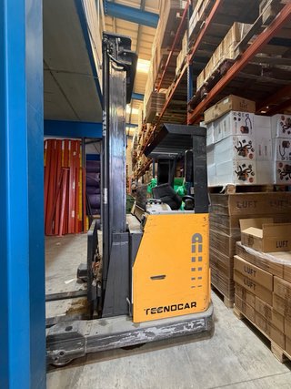 Retráctil 8,9m 1400kg