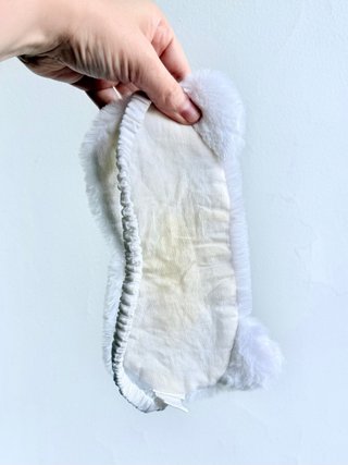 Antifaz de peluche blanco y gris de Zara
