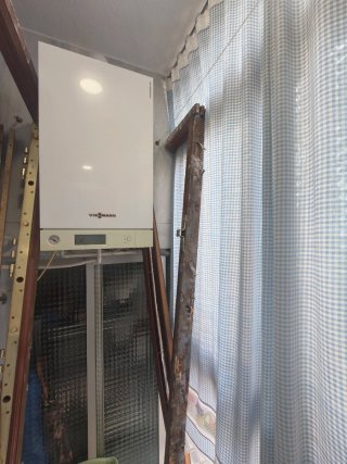 Puerta blindada con 4 cierres color sapelly