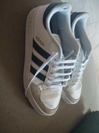 Zapatillas Adidas Beige y Blancas