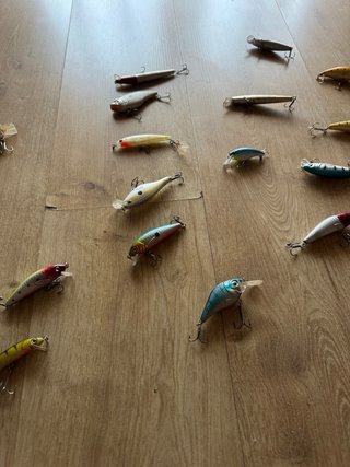 Señuelos de pesca variados