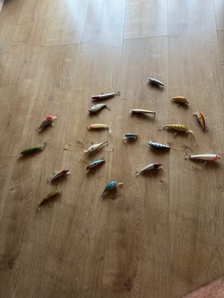 Señuelos de pesca variados