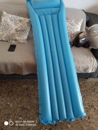 Colchoneta hinchable azul