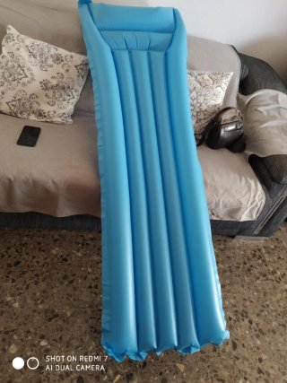 Colchoneta hinchable azul