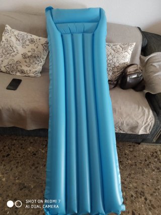 Colchoneta hinchable azul
