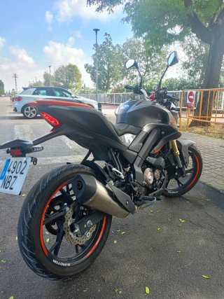 QJ Motor SRK 125 S Gris/Naranja