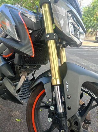 QJ Motor SRK 125 S Gris/Naranja