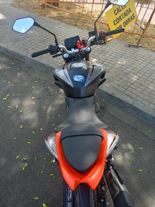 QJ Motor SRK 125 S Gris/Naranja