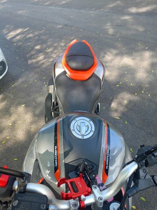 QJ Motor SRK 125 S Gris/Naranja