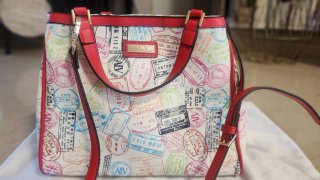 Bolso Alviero Martini estampado pasaporte