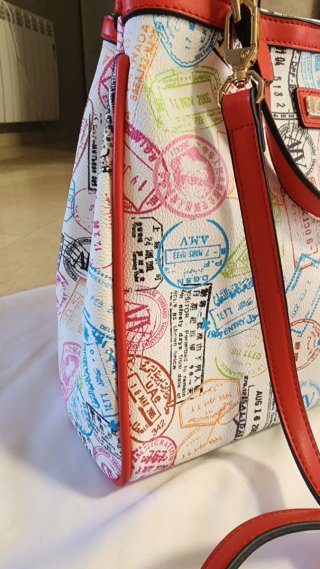 Bolso Alviero Martini estampado pasaporte