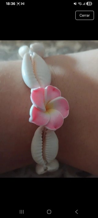 Pulsera conchas y flor tropical