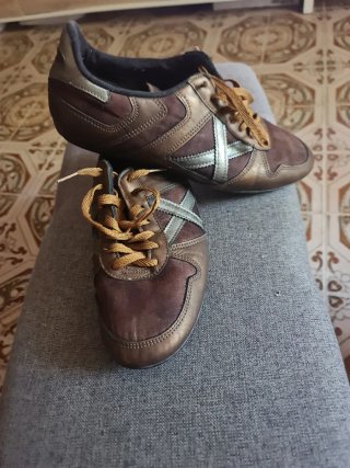 Zapatillas Munich Talla 43 Marrón y Dorado
