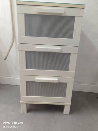 Armario blanco 79x30x201 Mesita 40×40×80 blanco