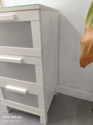 Armario blanco 79x30x201 Mesita 40×40×80 blanco
