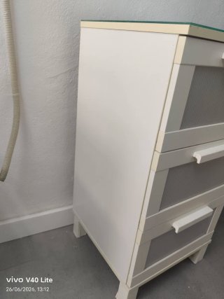 Armario blanco 79x30x201 Mesita 40×40×80 blanco