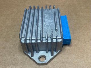 Regulador Voltaje 5 Pines para Piaggio Vespa
