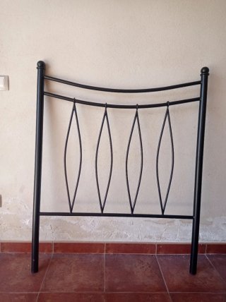 Cabecero de cama de metal negro
