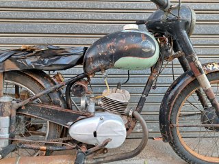 Derbi 74 "Cabeza de Hormiga"