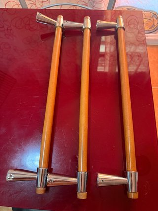 Tiradores madera y metal para puertas
