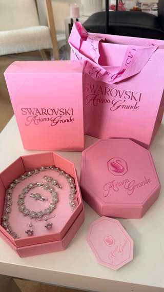 Conjunto Swarovski x Ariana Grande Capsule