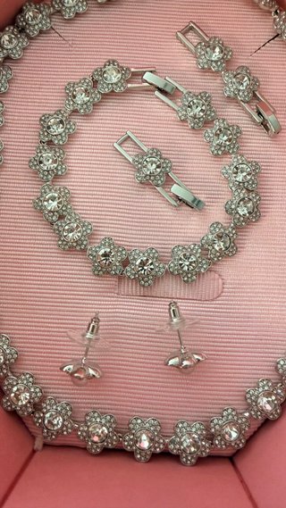 Conjunto Swarovski x Ariana Grande Capsule
