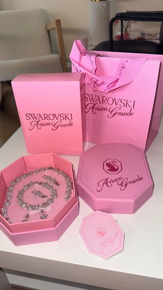 Conjunto Swarovski x Ariana Grande Capsule