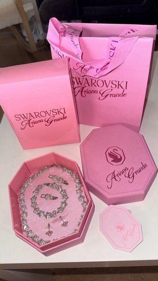 Conjunto Swarovski x Ariana Grande Capsule