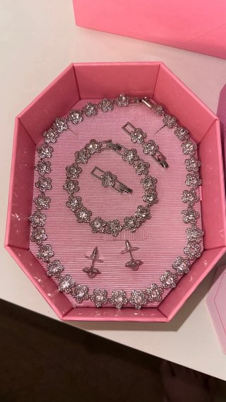 Conjunto Swarovski x Ariana Grande Capsule