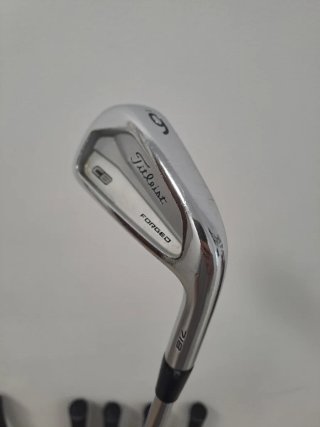 Palos de golf Titleist CB 718