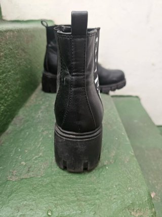 Botas Guess Negras Talla 37,con solo 3 usos !